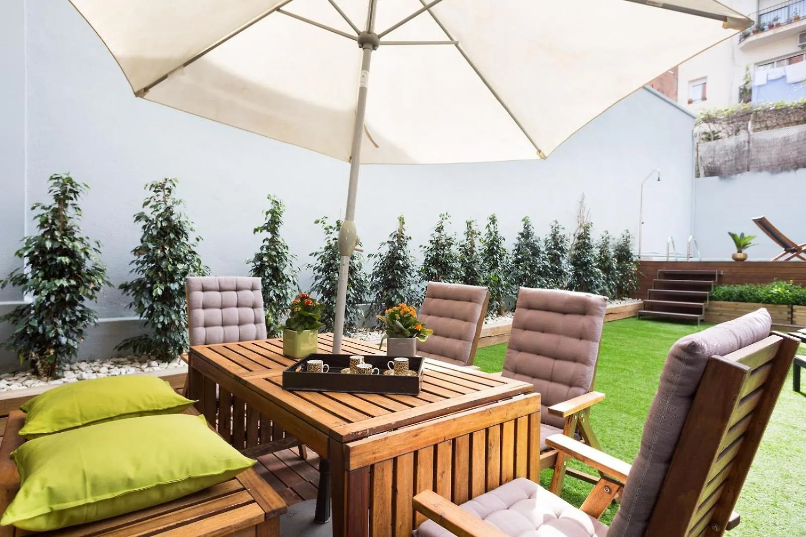 Apartment My Space Emirates - Modern Duplex With Private Garden And Swimming Pool Barcelona