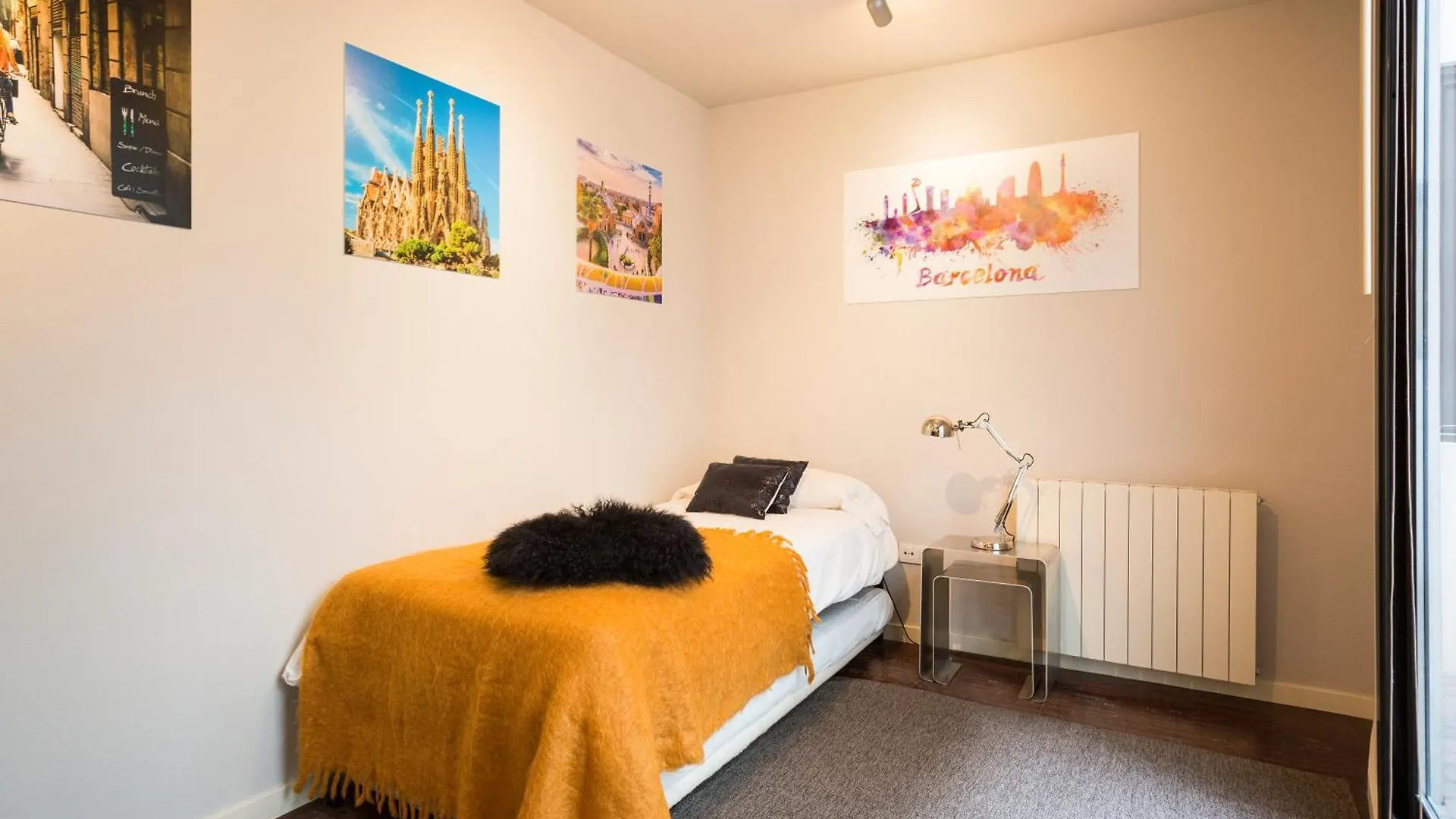 My Space Emirates - Modern Duplex With Private Garden And Swimming Pool Barcelona Apartment