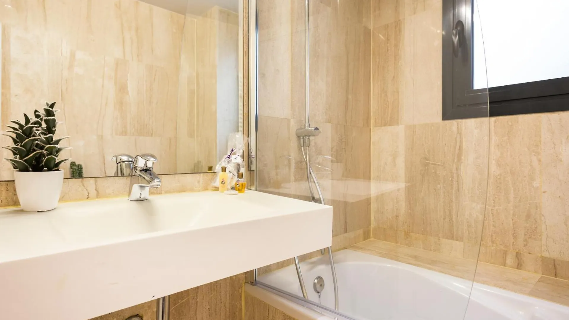 My Space Emirates - Modern Duplex With Private Garden And Swimming Pool Barcelona 0*,