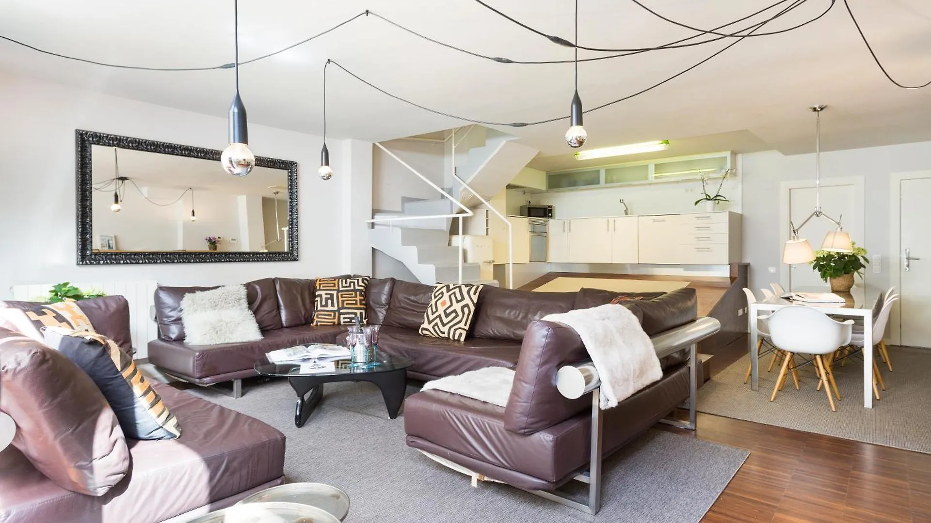 My Space Emirates - Modern Duplex With Private Garden And Swimming Pool Barcelona