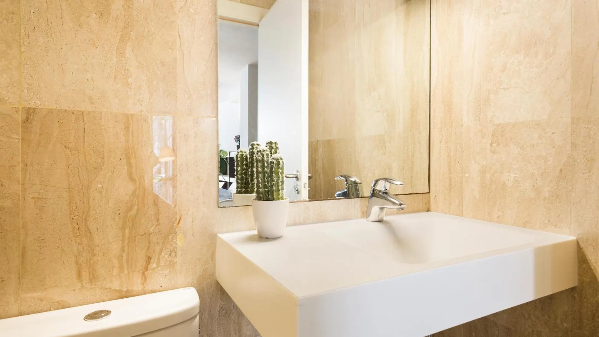 My Space Emirates - Modern Duplex With Private Garden And Swimming Pool Barcelona Apartment