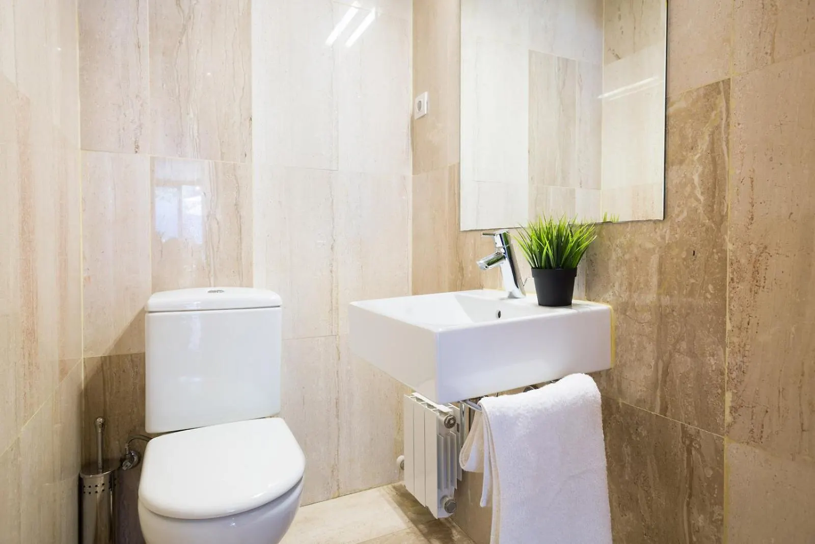 Apartment My Space Emirates - Modern Duplex With Private Garden And Swimming Pool Barcelona
