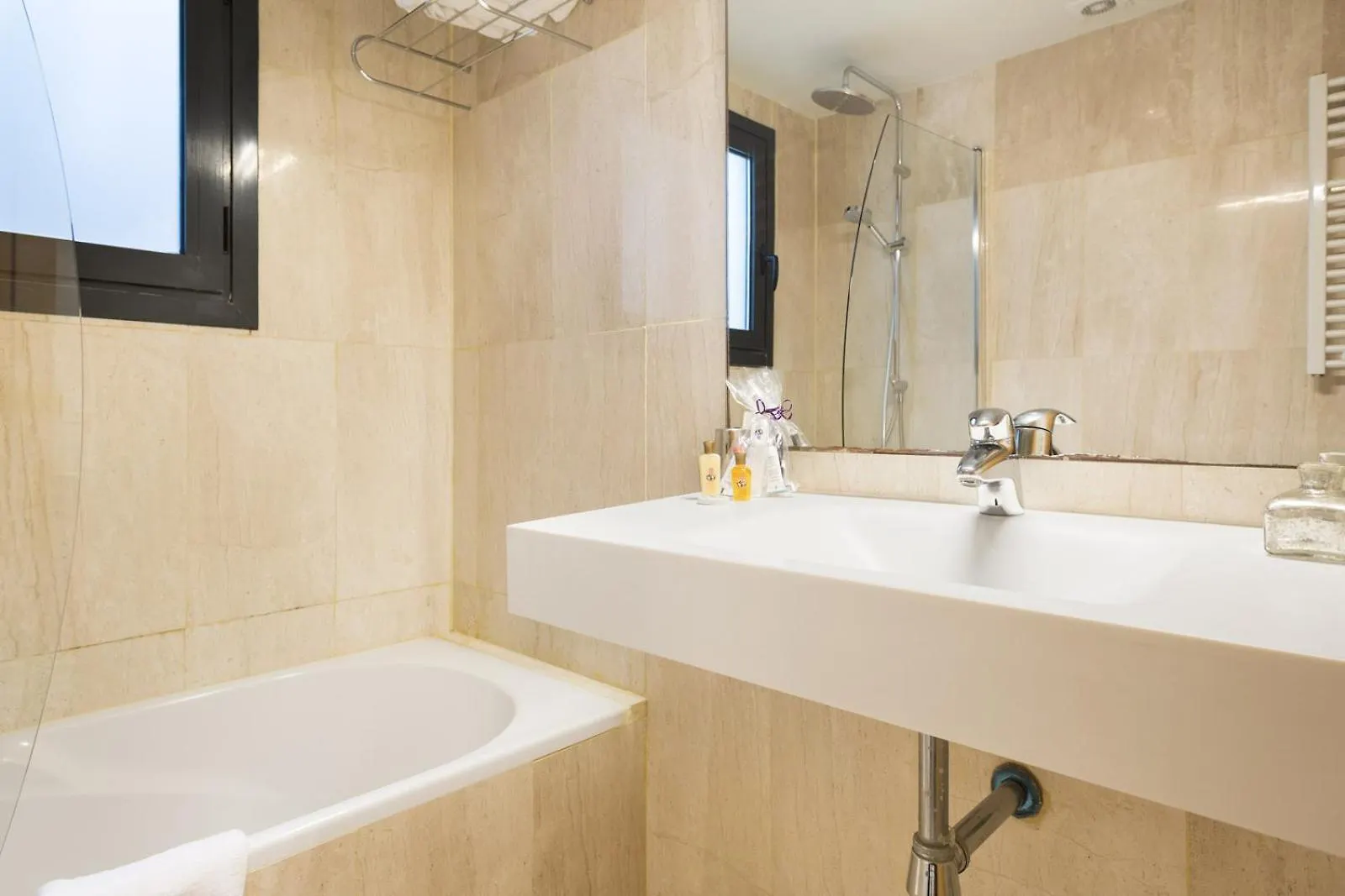 Apartment My Space Emirates - Modern Duplex With Private Garden And Swimming Pool Barcelona Spain