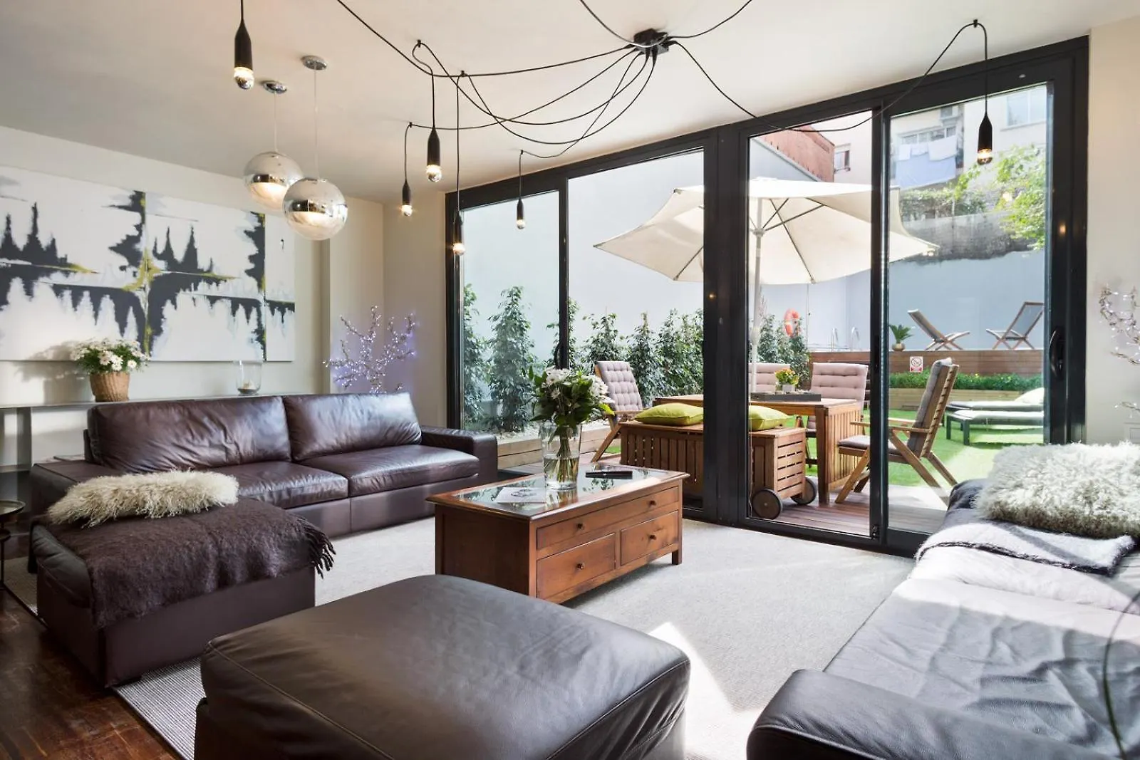 My Space Emirates - Modern Duplex With Private Garden And Swimming Pool Barcelona